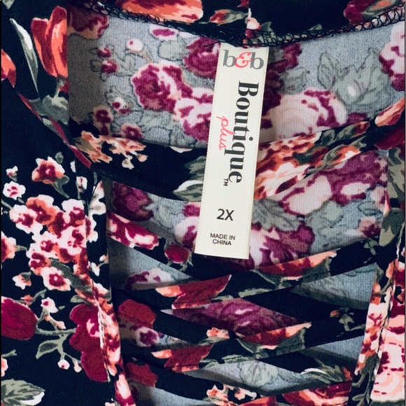 Pretty Short-Sleeve All-Over Floral Pattern MIDI T-Shirt Dress•So Soft & Comfy - Picture 5 of 16